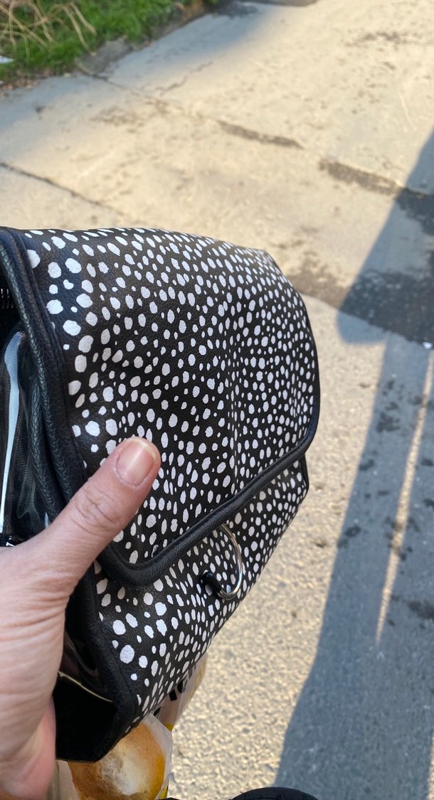 Tokalı Siyah Beyaz Puantiyeli Deri Çanta - Görsel 2