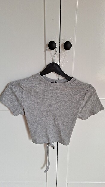 Gri sirt dekolteli crop