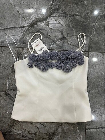Zara parlak taşlı çiçekli bluz