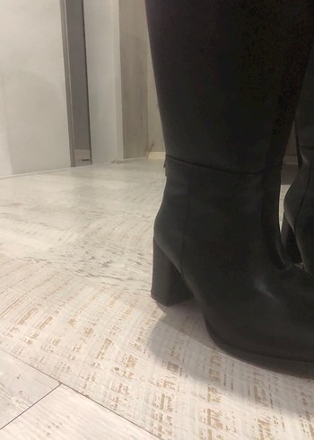 36 Beden Siyah Deri Tokalı Dizüstü Stiletto Çizme