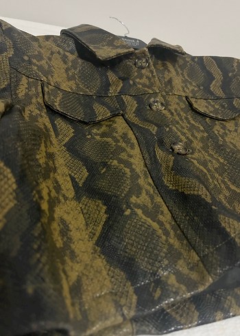 Deri Görünümlü Yılan Desenli Kemerli Midi Ceket - Görsel 3