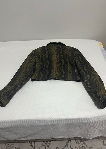 Deri Görünümlü Yılan Desenli Kemerli Midi Ceket - Görsel 6