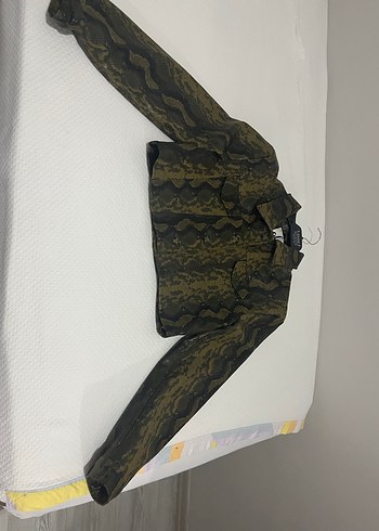 Deri Görünümlü Yılan Desenli Kemerli Midi Ceket - Görsel 5