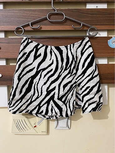 Zebra desen yırtmaçlı Beyoğlu etek