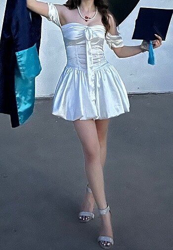 Zara Saten mini sırt bağlamalı beyaz elbise