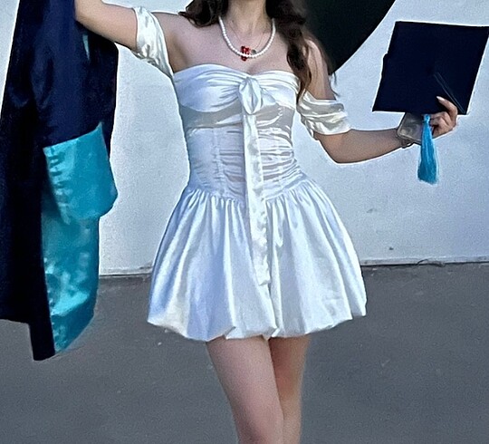 Saten mini sırt bağlamalı beyaz elbise