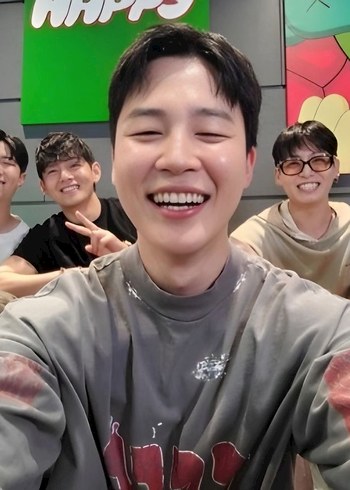 Gri Erkek Piercing