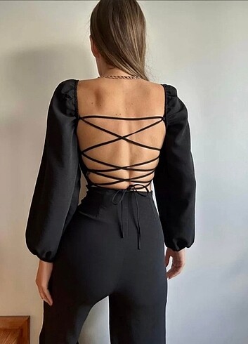 Diğer SATILDI.. Sırt Dekolteli Tulum