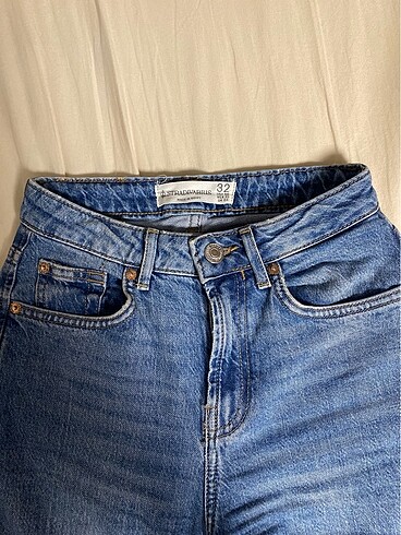 32 Beden lacivert Renk Stradivarius D98 Straight Jean
