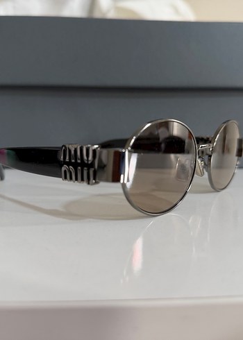 Miu Miu Güneş Gözlüğü - Görsel 3