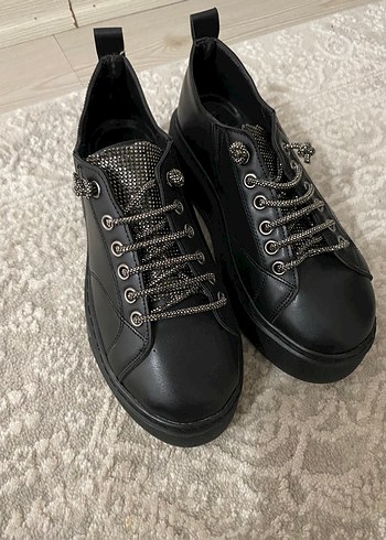 Diğer Sik Siyah Bagcikli Sneaker