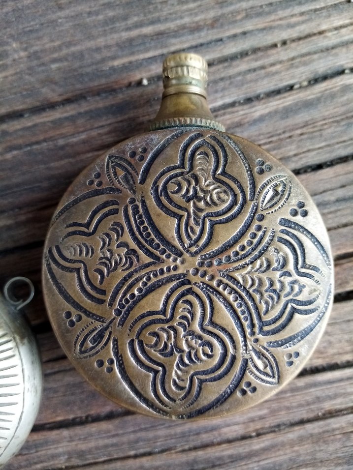 Çiçek Desenli gümüş ve pirinç sürmedanlık - Görsel 4