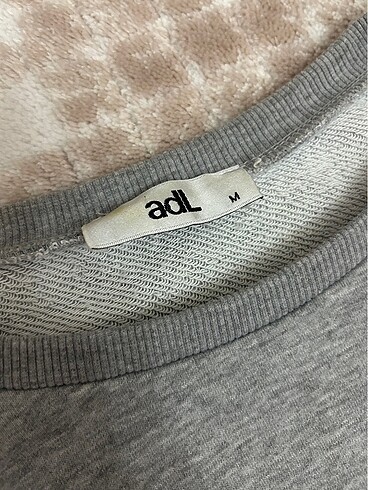 m Beden Adl Sweatshirt