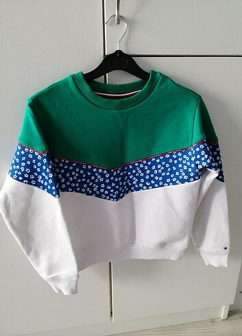 Tommy hilfiger. Kız çocuk sweat. 8/9 yaş