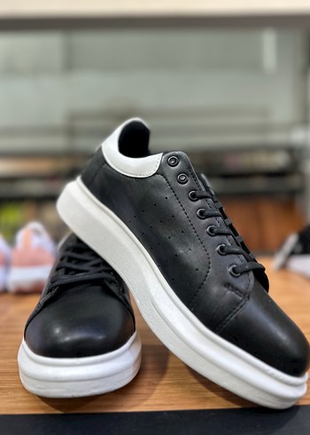 Diğer Siyah Deri Sneaker Siklik Ve Rahatlik Bir Arada