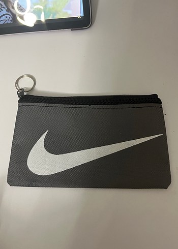 Nike Siyah Gri Fermuarli Kucuk Canta