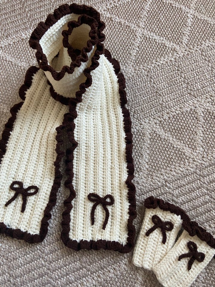 Kahverengi Kenarlı Beyaz Kadın Örgü Atkı ve Eldiven - Görsel 3