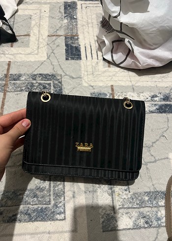 Siyah Deri Kabartmalı Kadın Çanta - Görsel 2