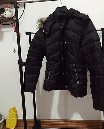 Bershka Kapüşonu kürk detaylı şişme mont