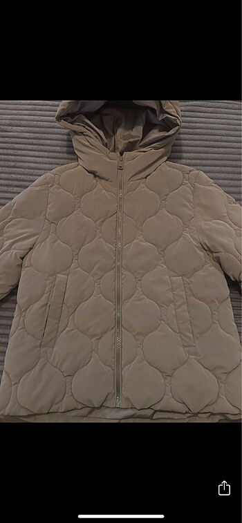 Zara Mont