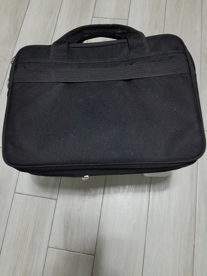 laptop  ve seyahat  Çantası - Görsel 2