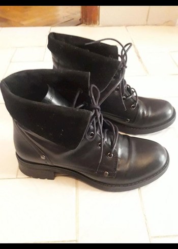 Siyah Deri Gotik Hafif Topuklu Kadın Botları - Görsel 2