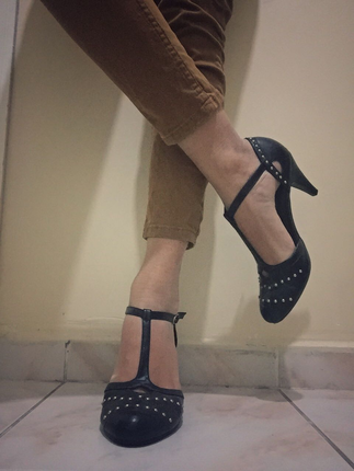 Dans ayakkabısı ( tango, salsa, çaça vb)