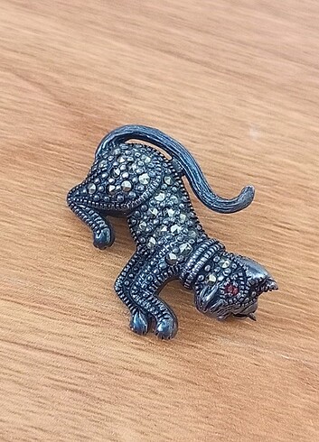 Beden Gümüş kedi broş