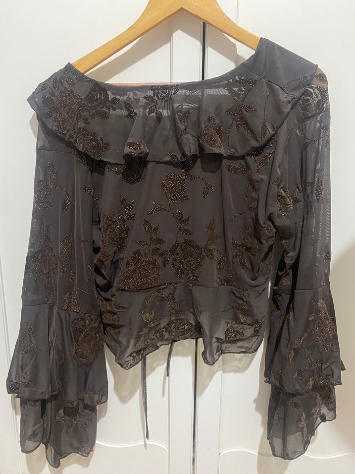 Kahverengi Nakışlı Fırfırlı Uzun Kollu Bluz - Görsel 4