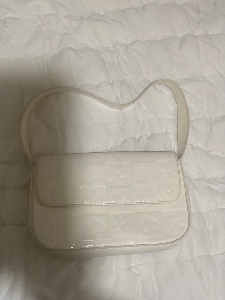 Beyaz Tokalı Kadın Omuz Çantası - Görsel 2