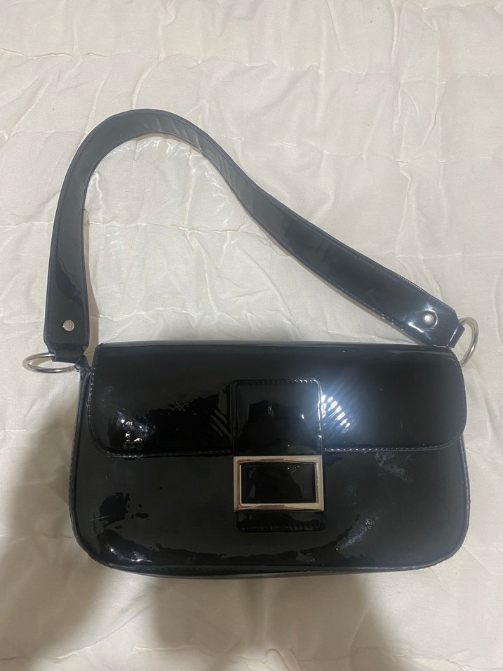 Tokalı Siyah Parlak Deri Kadın Çanta - Görsel 2