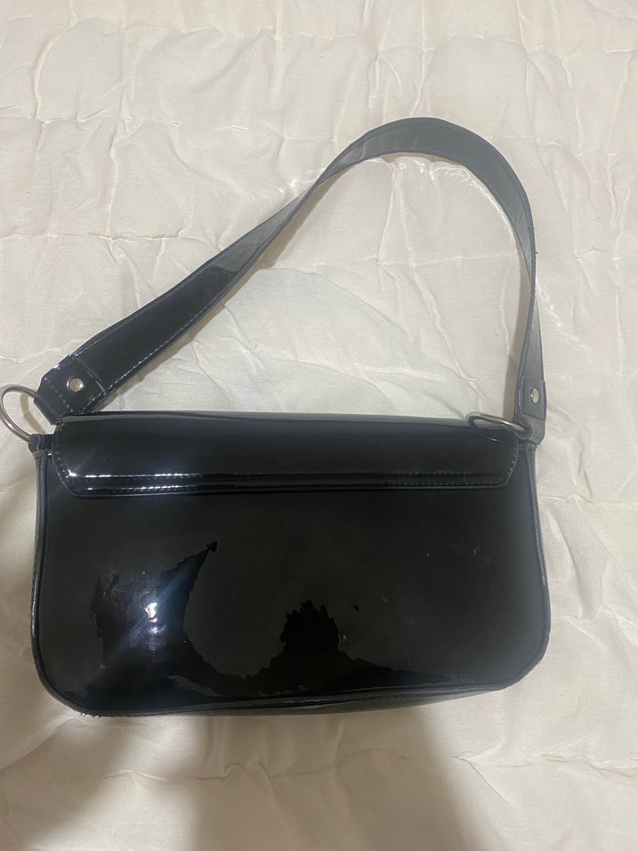 Tokalı Siyah Parlak Deri Kadın Çanta - Görsel 3