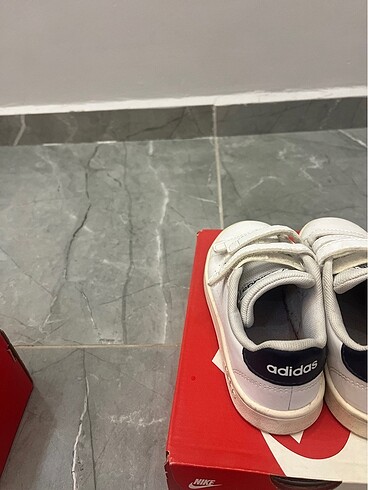 28 Beden beyaz Renk Adidas spor ayakkabı