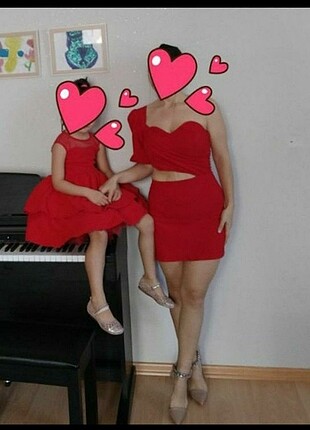Kırmızı kısa bel dekolteli mini elbise