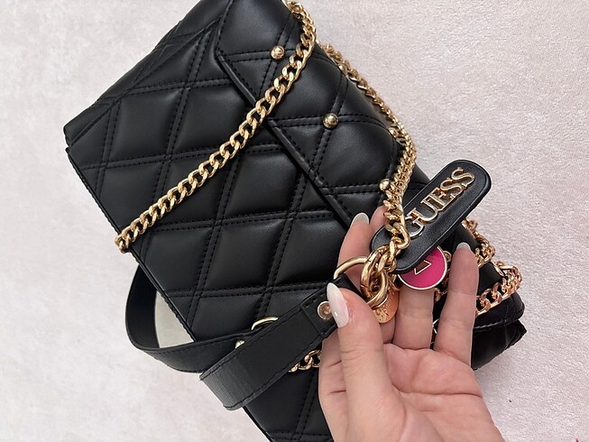 Guess Guess zımbalı çanta