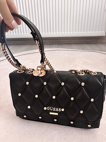  Beden Guess zımbalı çanta