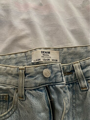 Bershka Yırtık kot pantolon