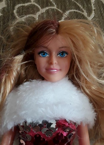 Barbie sıfır ürün  Parlak Pembe Payetli Uzun Elbiseli Bebek - Görsel 4