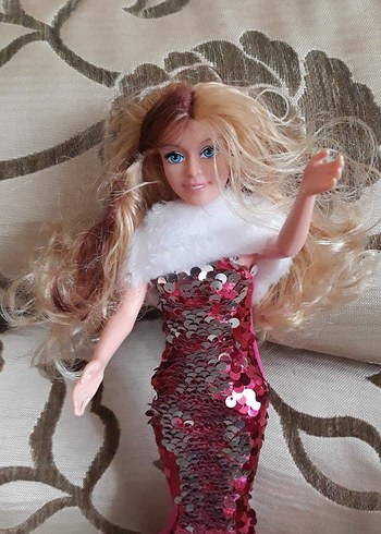 Barbie sıfır ürün  Parlak Pembe Payetli Uzun Elbiseli Bebek - Görsel 3