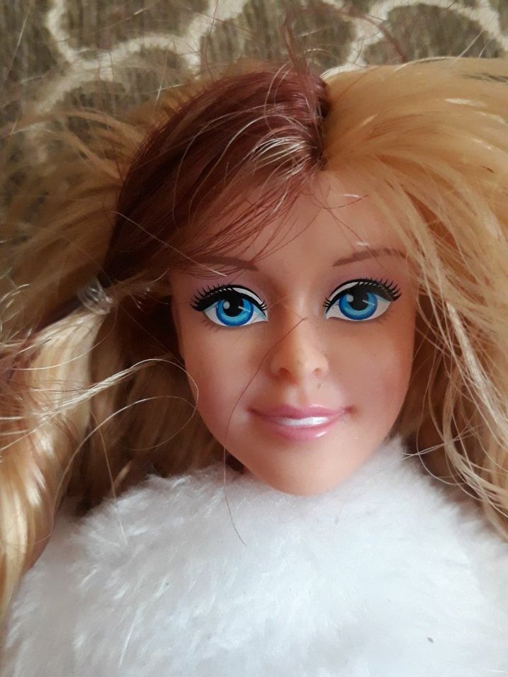 Barbie sıfır ürün  Parlak Pembe Payetli Uzun Elbiseli Bebek - Görsel 2