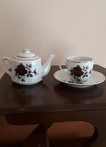 Millî Saraylar Yıldız Porselen çay potu ve fincan 