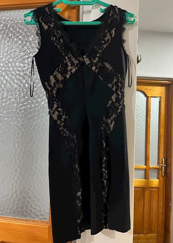 Dantel Detaylı Siyah Mini Sırt Dekolteli Elbise - Görsel 4