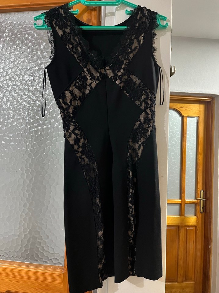 Dantel Detaylı Siyah Mini Sırt Dekolteli Elbise - Görsel 4