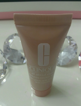 Clinique Göz kremi