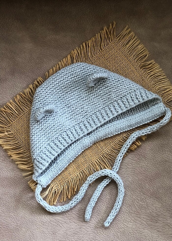 Ayıcık kulaklı bağlamalı örgü bebek şapkası - Görsel 2