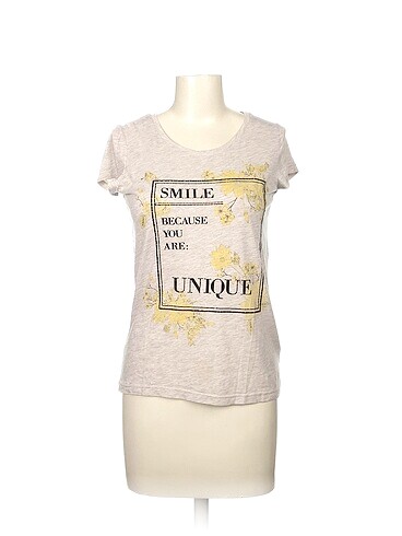 Defacto T-shirt %70 İndirimli.