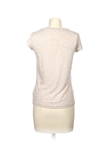 m Beden Defacto T-shirt %70 İndirimli.