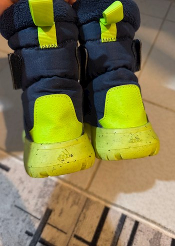 Erkek Çocuk Adidas kar botu - Görsel 3