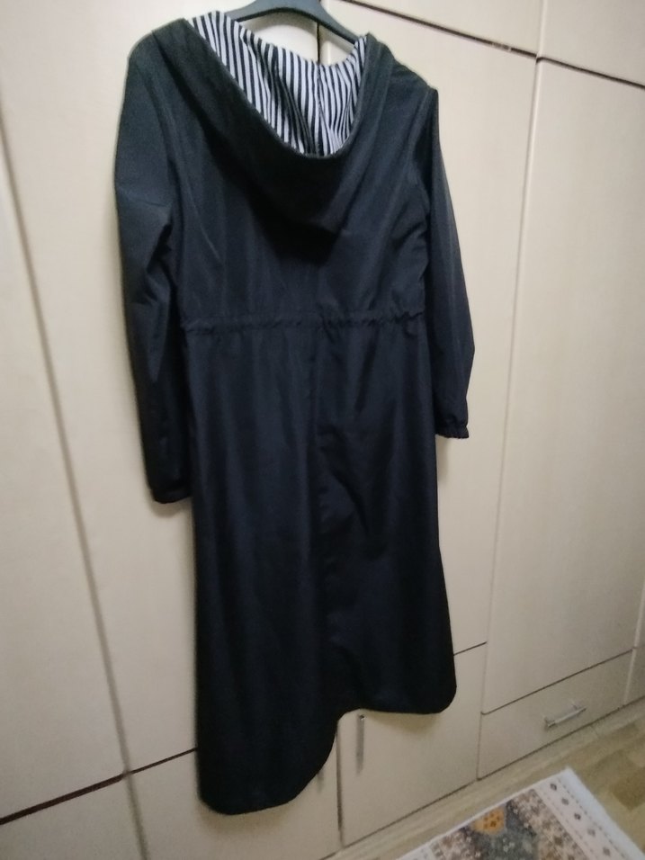 Siyah Uzun Kadın Yağmurluk - Görsel 3