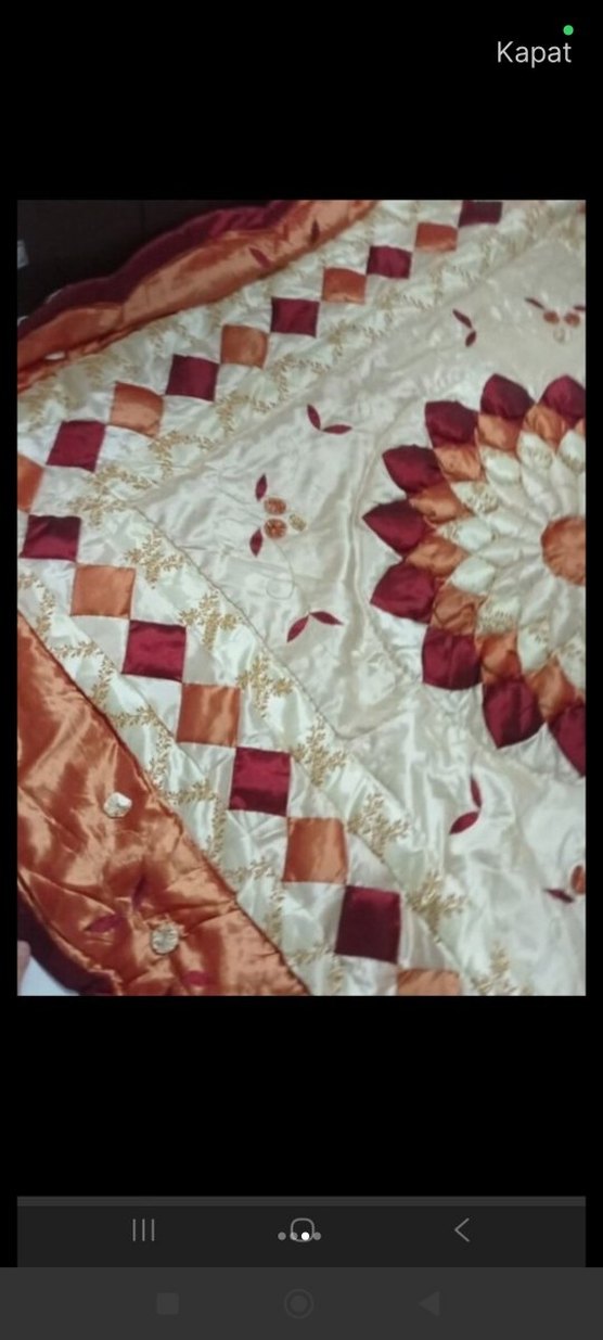 İşlemeli Çok Renkli Parlak Yatak Örtüsü - Görsel 2